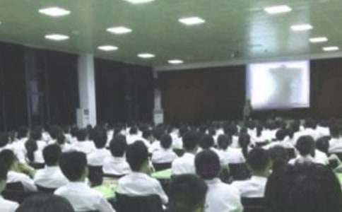 大学辅导员竞聘演讲稿范文