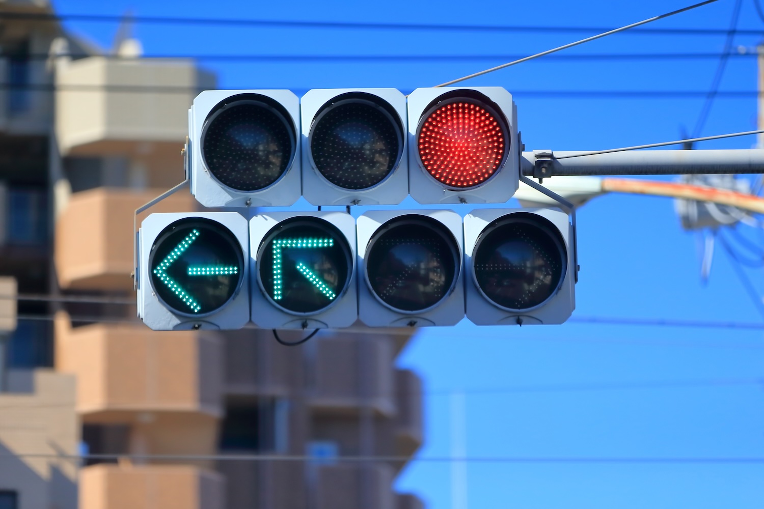 加密货币大资金动向预示变局：BTC持有者观望，ETH巨鲸买入