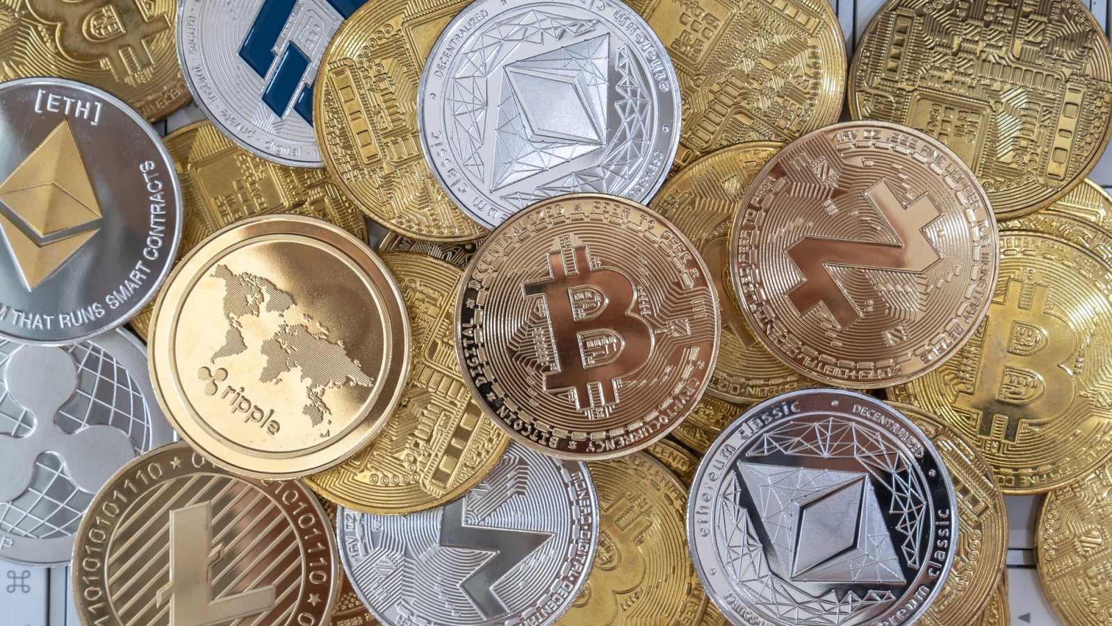 1万亿美元山寨币爆发：大资金涌入ZEC、XRP和DOGE的真正含义